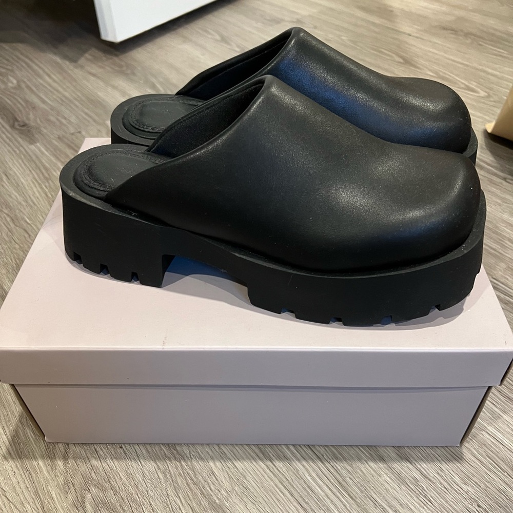 Oak and Fort clogs